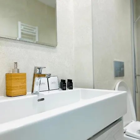Luxury Waterfront View - Bw River View Apartment